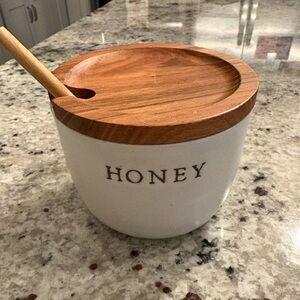 Hearth & Hand Honey stone bowl with Honey Dipper NWOT